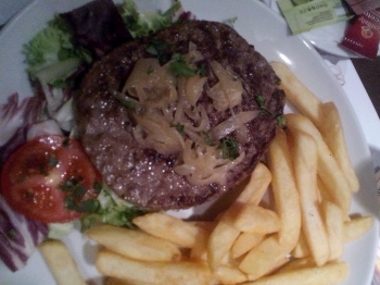 HAMBURGER e CIPOLLE ALLA BIRRA